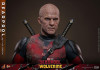  Hot Toys Movie Masterpiece - 1/6 Scale Fully Poseable Figure: Deadpool & Wolverine - Deadpool (Battling Version) 