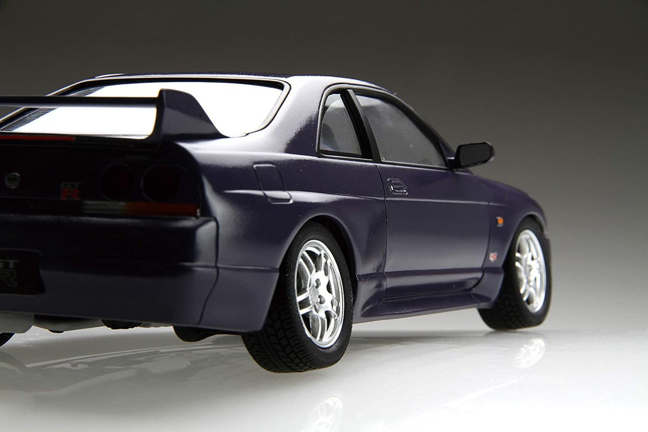 Inch Up 1/24 R33 Skyline GT-R V-Spec 95 Plastic Model