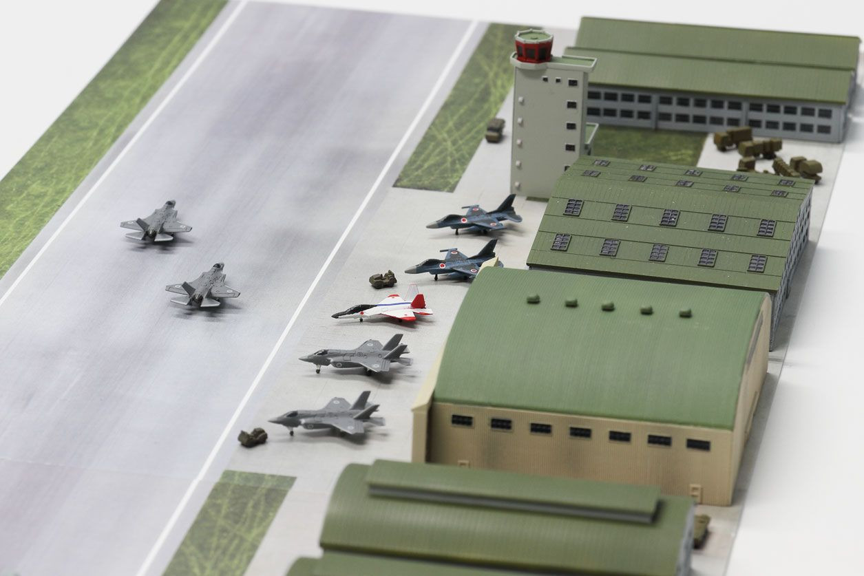 SPS Series 1/700 JASDF Air Base 2 (F-35A, F-35B, X-2, C-2, F-2, F