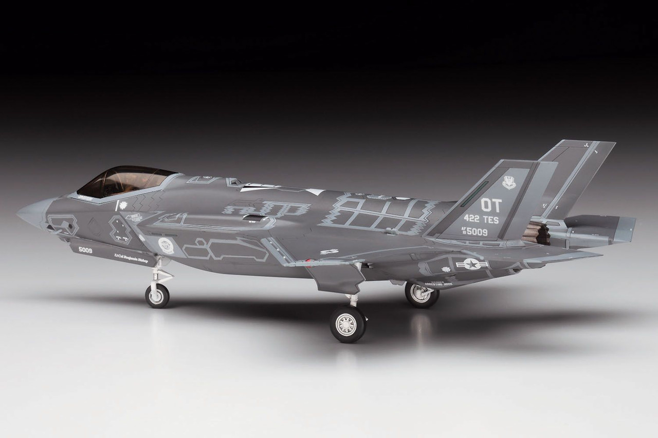 ハセガワ　1/72 F-35A USAF （完成品） 1/72 F-35A Lightning II (U.S. Air Force Tactical Fighter) Plastic