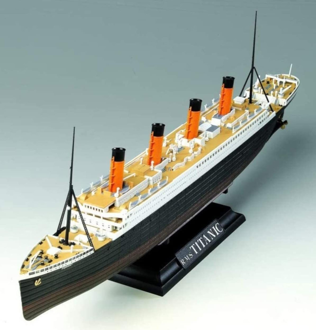 Doyusha 1/700 Sugo! R.M.S. Titanic LED Set Plastic Model