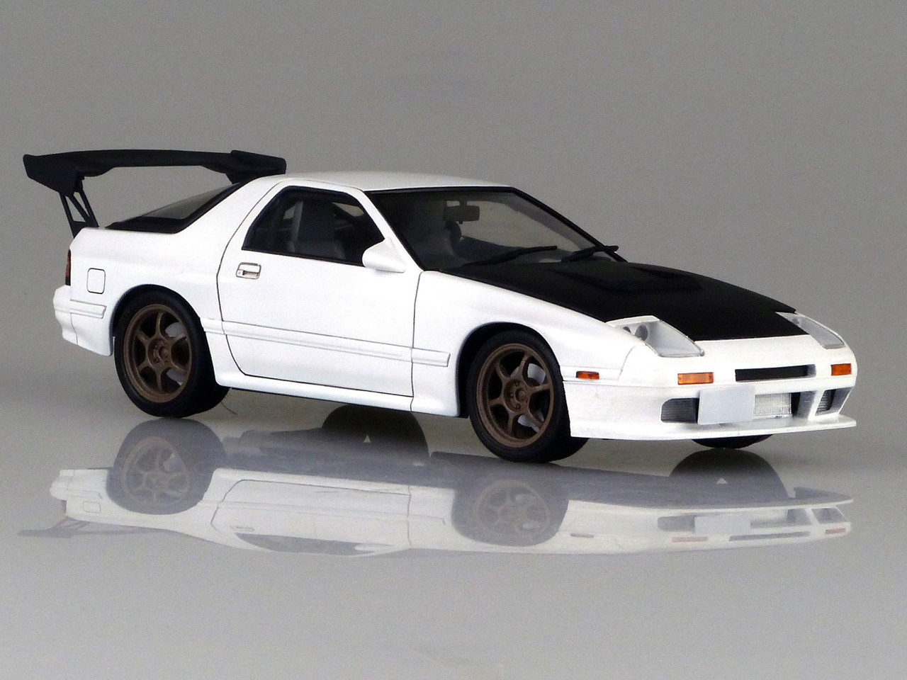 Initial D 1/24 Ryosuke Takahashi FC3S RX-7 Plastic Model