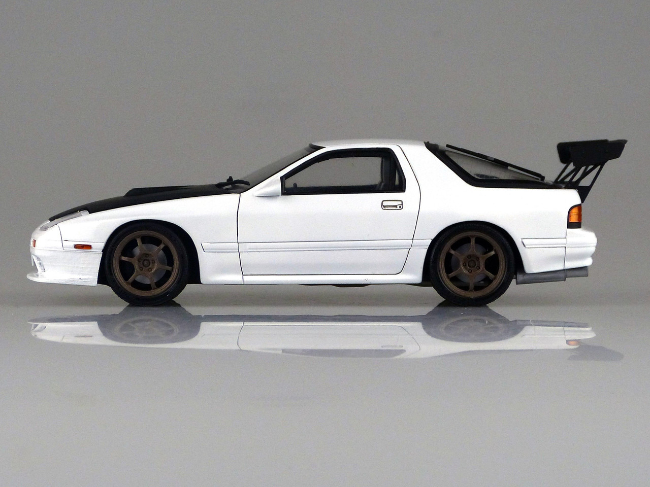 Initial D 1/24 Ryosuke Takahashi FC3S RX-7 Plastic Model
