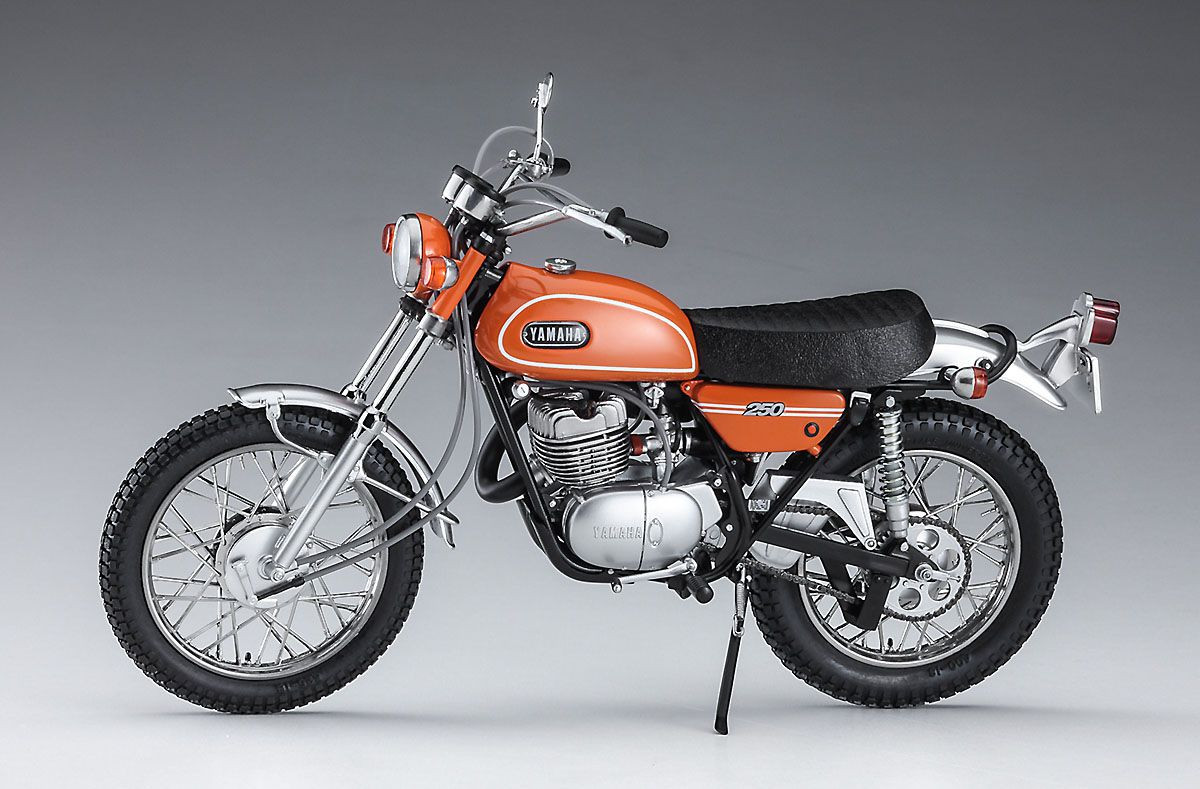 1/10 Yamaha Trail DT250 'Mandarin Orange' Plastic Model