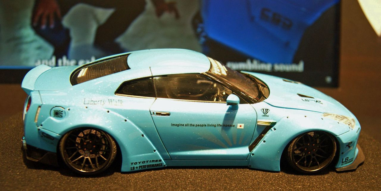 Liberty Walk 1/24 Nissan R35 GT-R Ver.1 Plastic Model