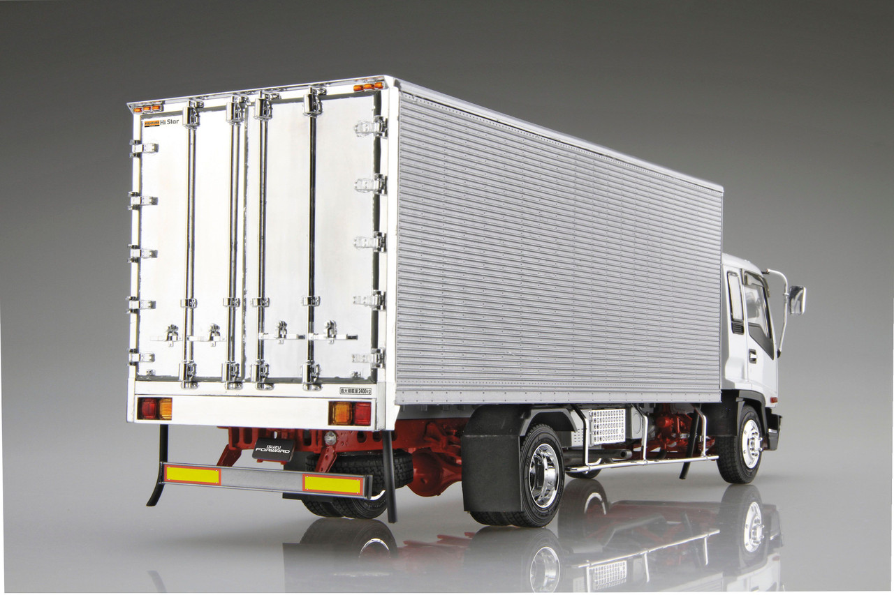 Aoshima Heavy Freight 1/32 Isuzu Forward Histar Reefer Refrigerated Truck  Plastic Model