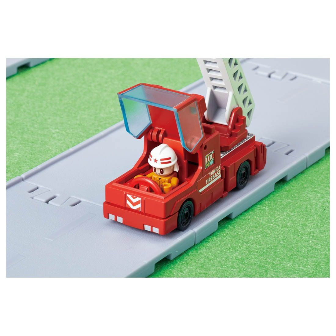 Tomica World Tomica Town Move out! Firefighting! Rescue Base