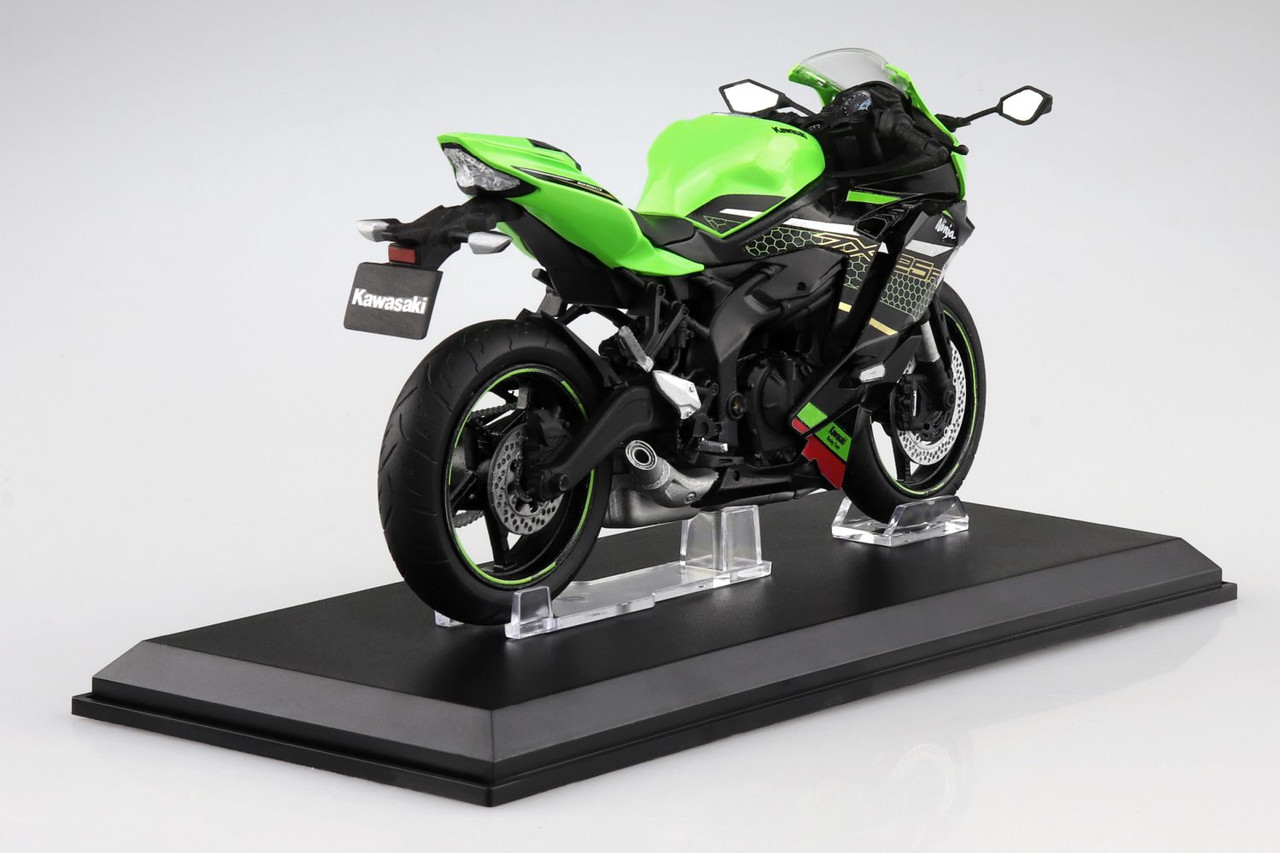 Aoshima SKYNET 1/12 KAWASAKI Ninja ZX-25R (Lime Green x Ebony) Finished  Model