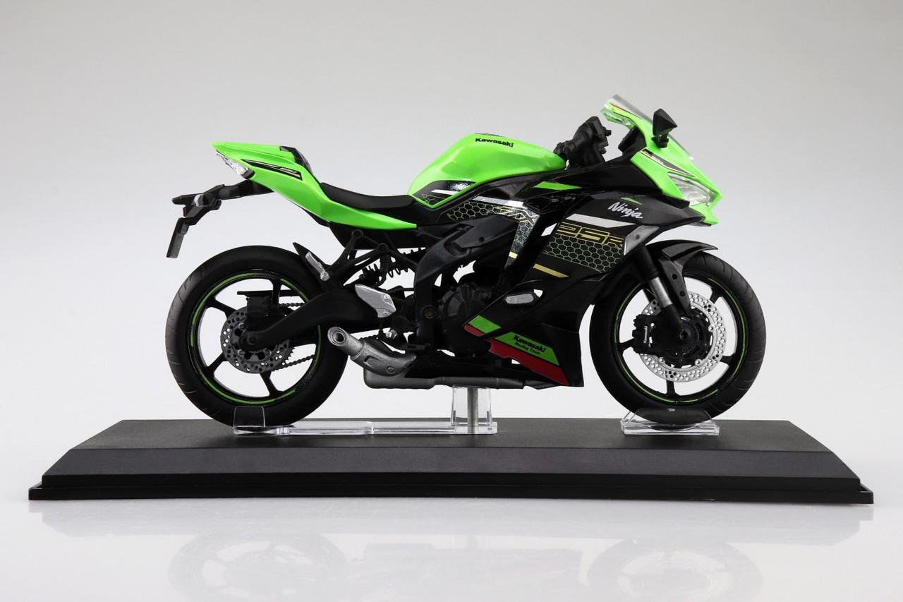 SKYNET 1/12 KAWASAKI Ninja ZX-25R (Lime Green x Ebony) Finished Model