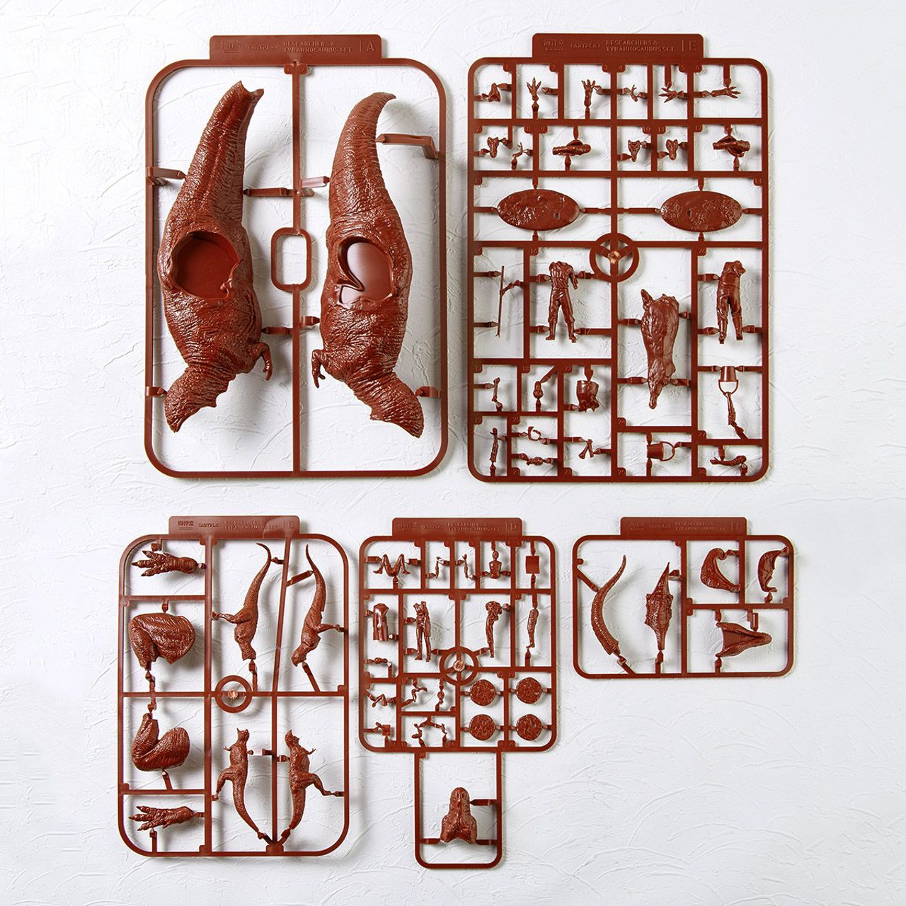 ARTPLA 1/35 Researcher and Tyrannosaurus Set Plastic Model