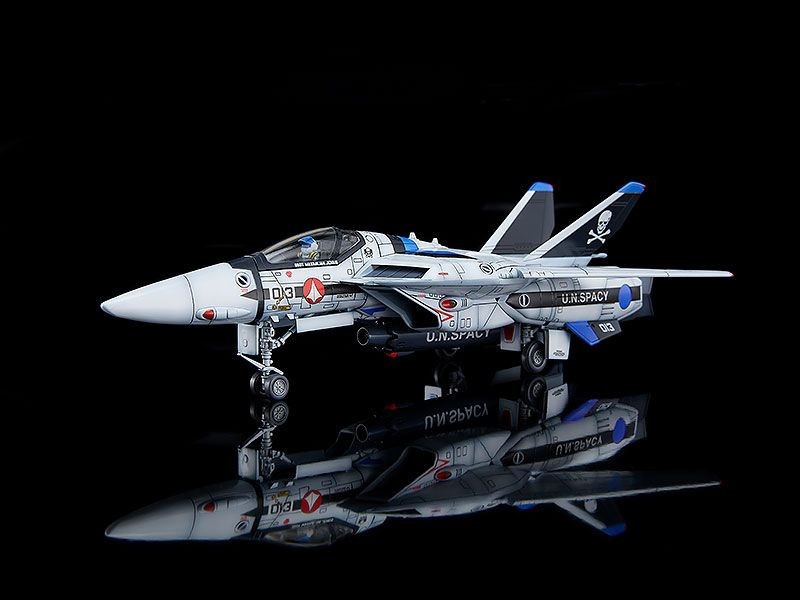 PLAMAX 1/72 VF-1J 一条輝機 PLAMAX 1/72 VF-1J Battroid Valkyrie (Hikaru Ichijyou's Fighter