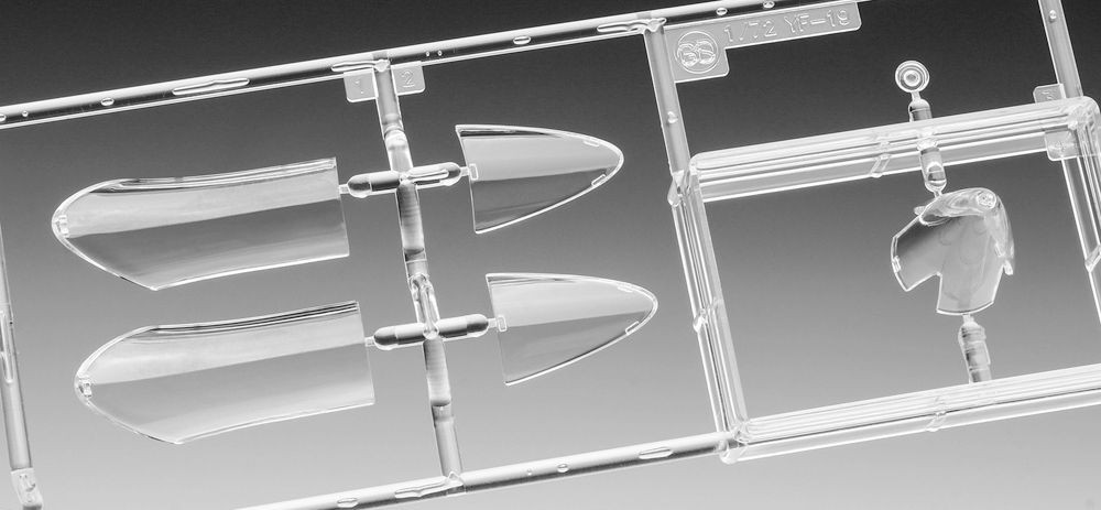 1/72 YF-19 w/Fast Pack & Fold Booster Plastic Model (Macross Plus)