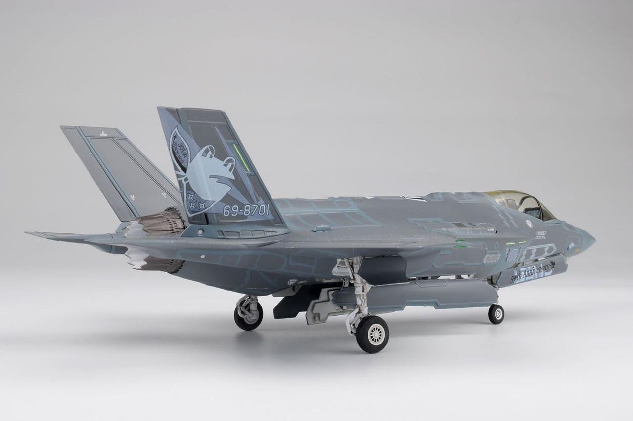 F-35 1/72スケールモデル Amazon.com: Hasegawa HAE46 F-35 Lightning II B Version US