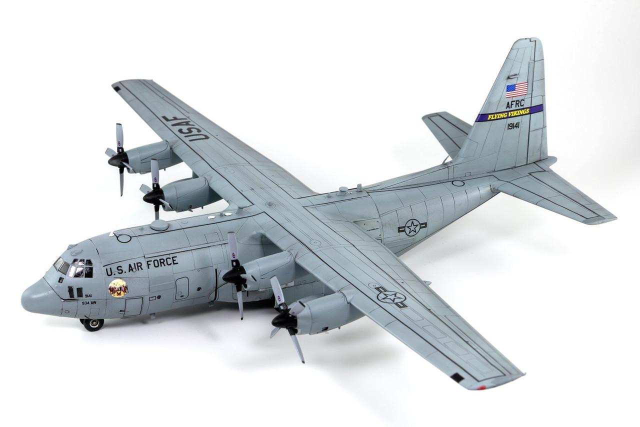 1/144 US Air Force C-130H Hercules Plastic Model