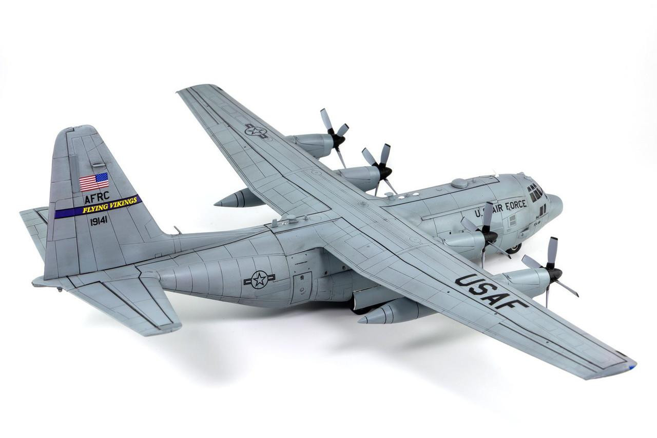 1/144 US Air Force C-130H Hercules Plastic Model