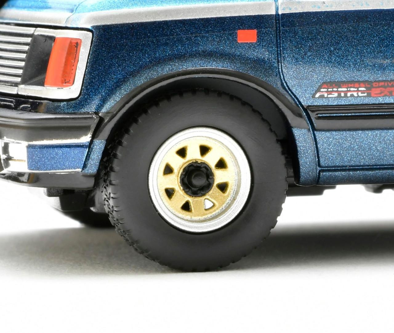 Tomica LV-N325b Chevrolet Astro LT AWD (Light Blue/Navy)