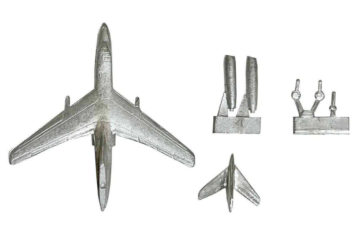 1/700 US Air Force Aircraft Set 4 with 1 Metal B-66 Bomber Plastic