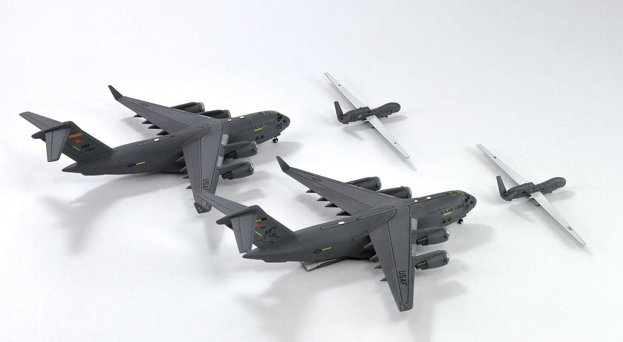 1/700 US Air Force Aircraft Set 4 with 1 Metal B-66 Bomber Plastic