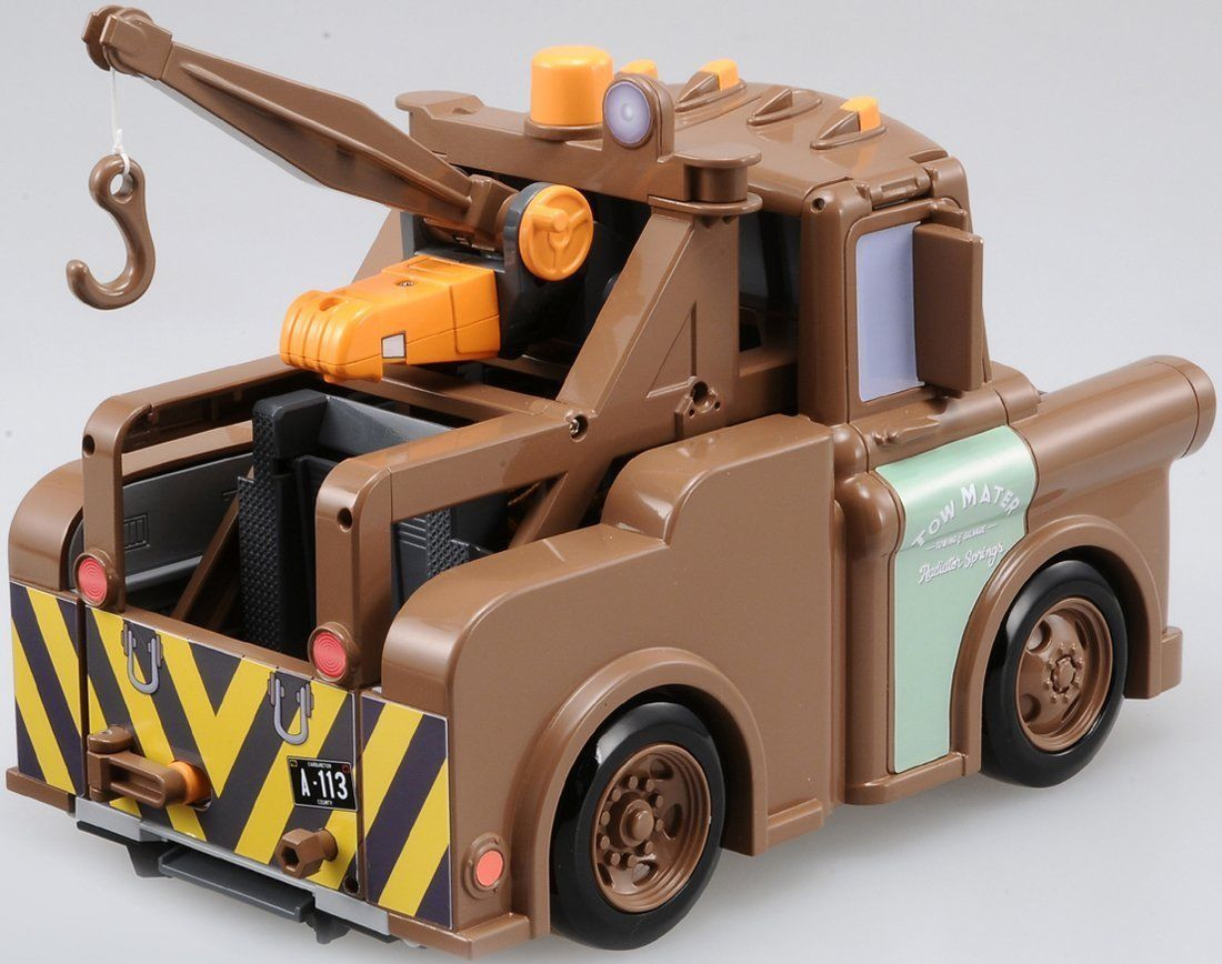 Takara Tomy 404880 Tomica Disney Cars Mater transforms to Base
