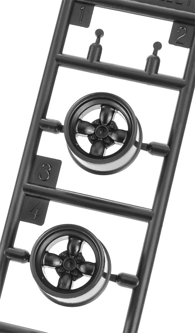 1/24 Isuzu Bellett 1600GTR Race Version Plastic Model