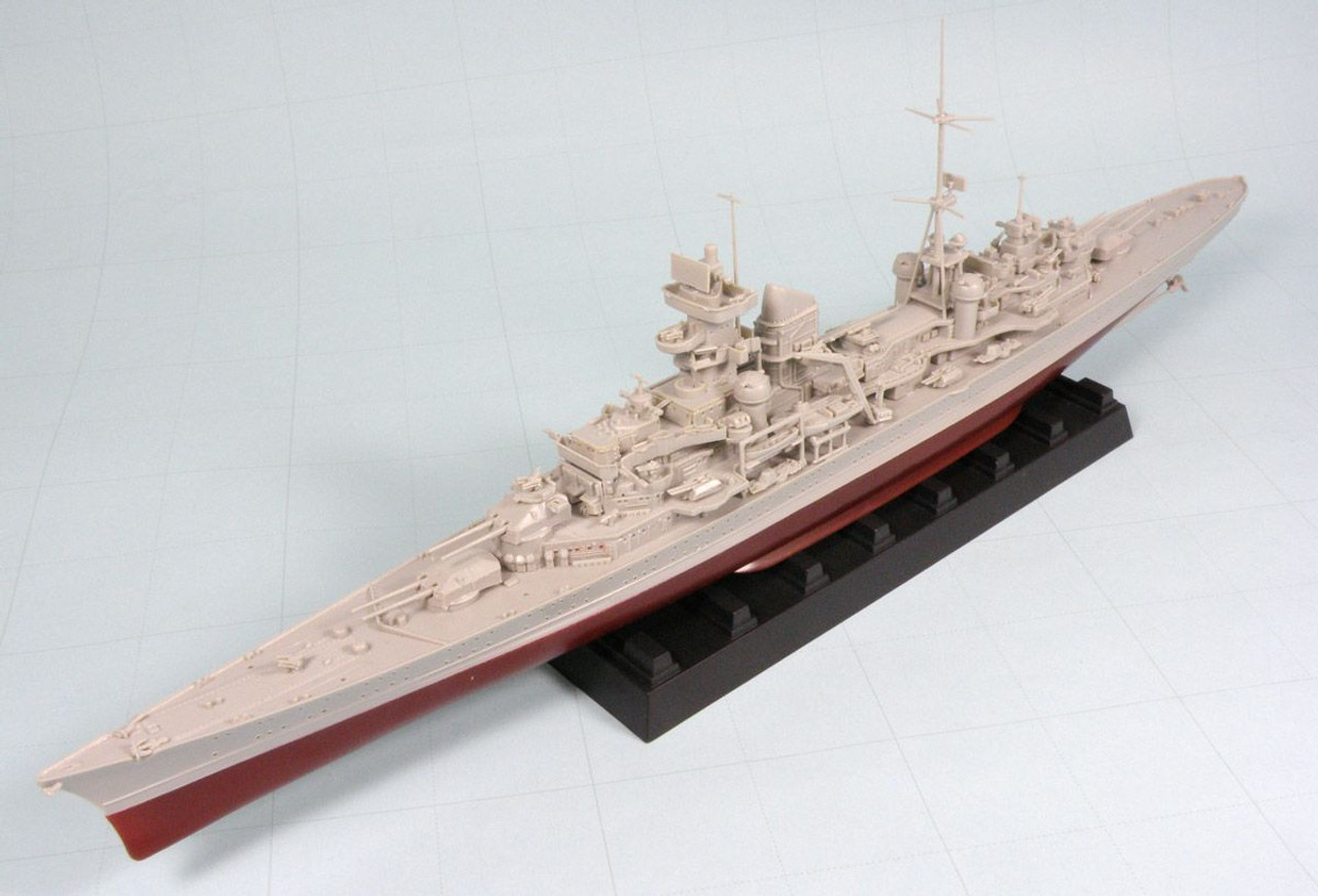 1/700 German Navy Heavy Cruiser Prinz Eugen 1942 Plastic Model