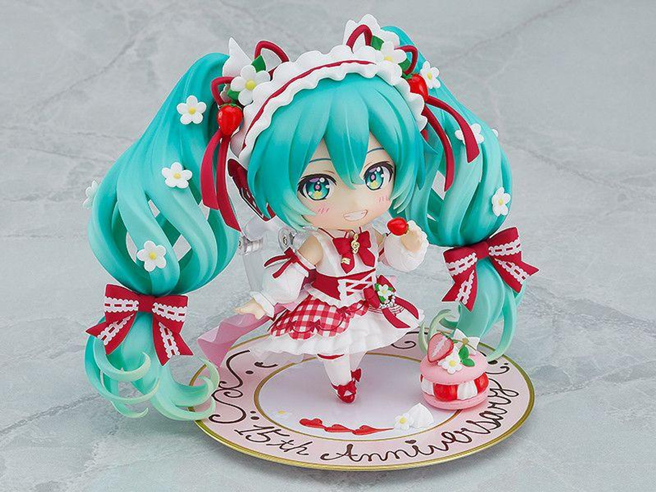 Nendoroid Hatsune Miku: 15th Anniversary Ver. Figure