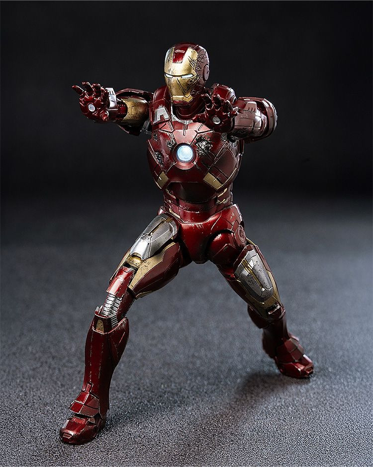 DLX Iron Man Mark 7 (Battle Damaged) Figure (Marvel Studios: The