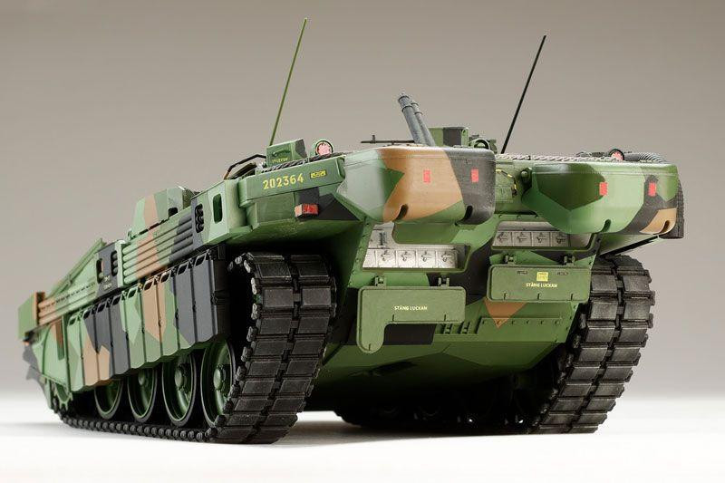 1/35 No. 8 STRIDSVAGN 103C MBT Plastic Model