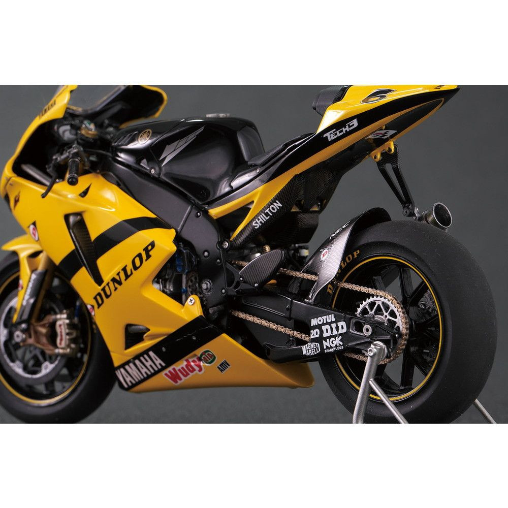 Beemax 1/12 Yamaha YZR-M1 2007 Plastic Model