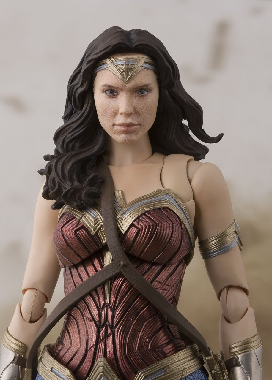 S.H.フィギュアーツ ワンダーウーマン (JUSTICE LEAGUE) Amazon.com: TAMASHII NATIONS Bandai S.H. Figuarts Wonder