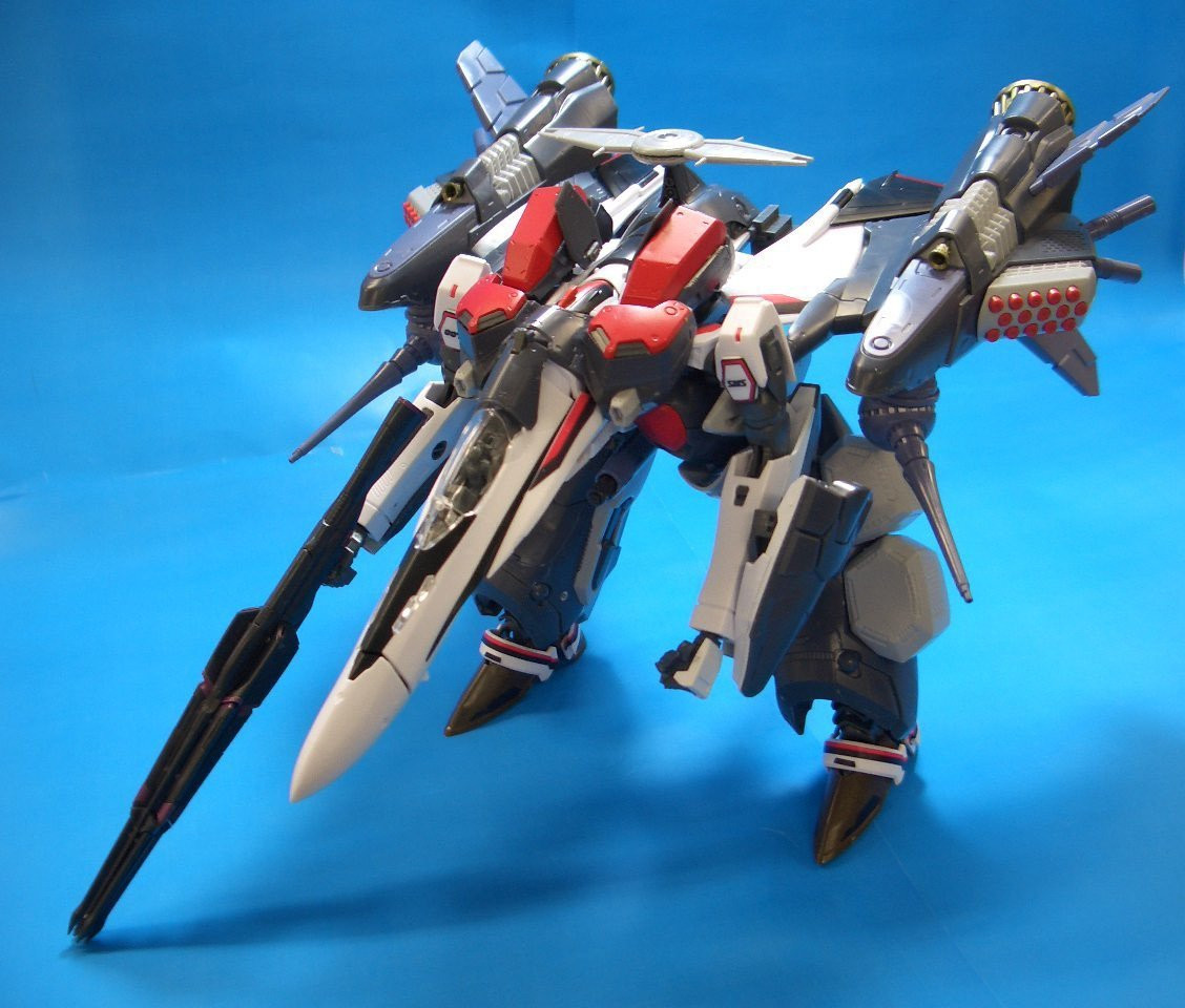 Bandai Macross VF-25F Armored Messiah Valkyrie Alto Custom
