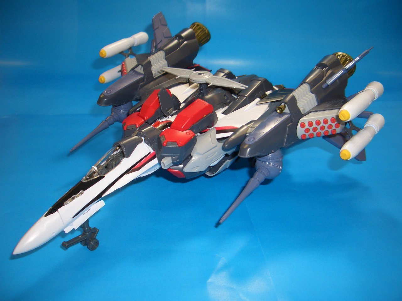 Bandai Macross VF-25F Armored Messiah Valkyrie Alto Custom