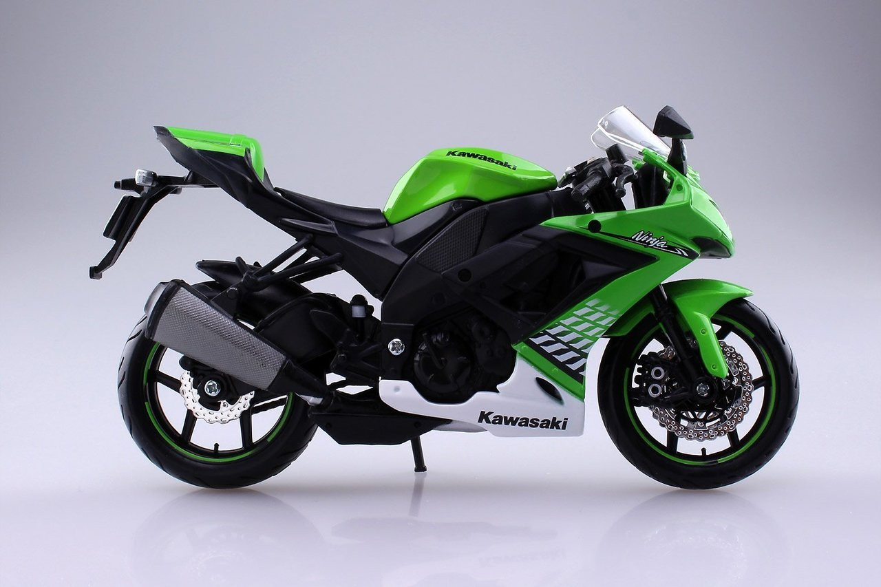 Aoshima Skynet 04521 Kawasaki Ninja ZX-10R 1/12 Scale Finished Model