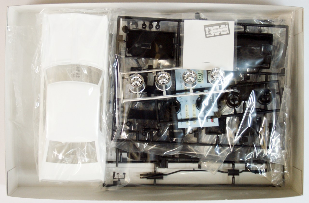 Aoshima 43493 Nissan Laurel HT 2000SGX (C130) 1/24 Scale Kit