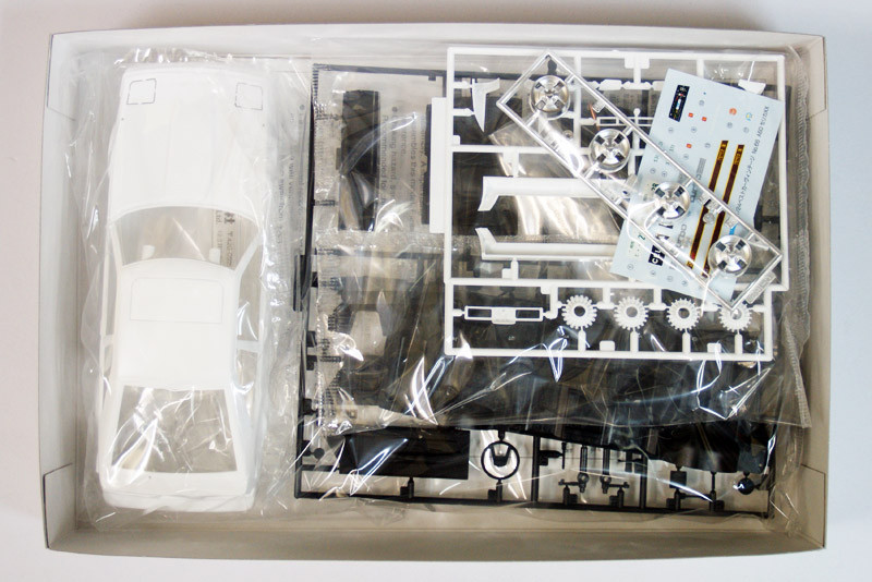 Aoshima 50002 Toyota Celica XX (A60) 1/24 Scale Kit - Plaza Japan
