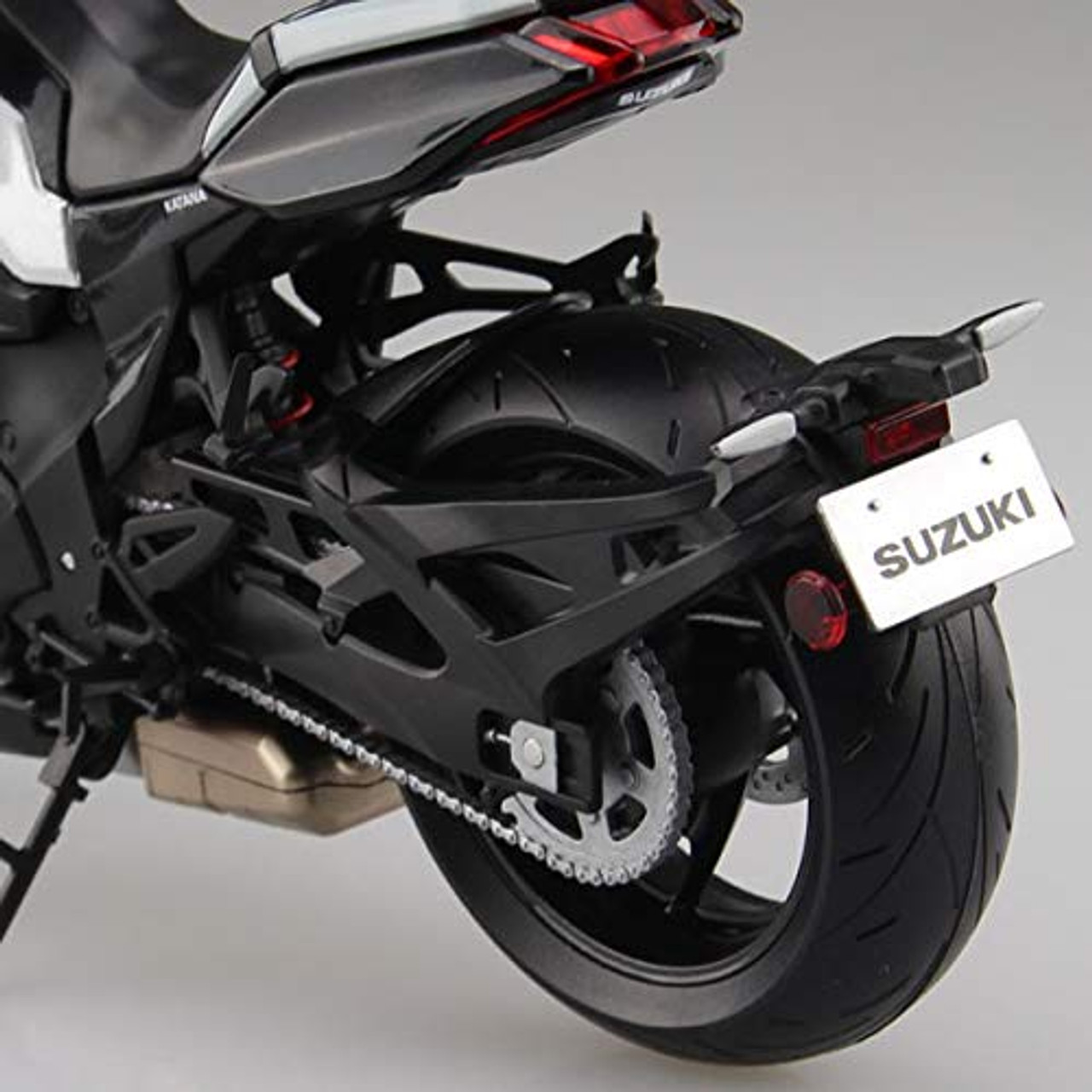 Aoshima SUZUKI GSX-S1000S KATANA Metallic Mystic Silver