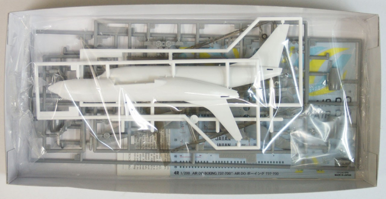 Hasegawa 42 Boeing 737-700 AIR DO 1/200 Scale Kit - Plaza Japan