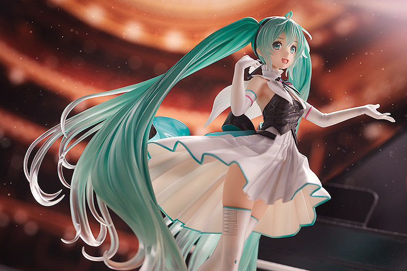 Good Smile Hatsune Miku Symphony 2019 Ver. 1/8 Scale Figure