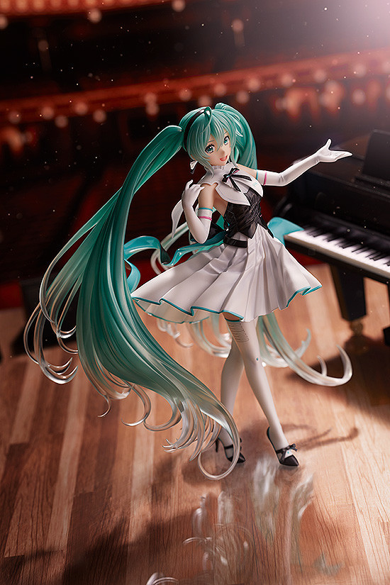 Good Smile Hatsune Miku Symphony 2019 Ver. 1/8 Scale Figure