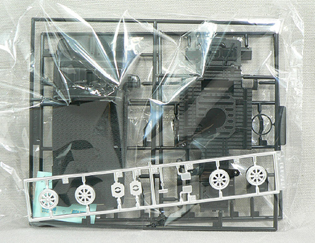 Aoshima 45671 Subaru Sambar High Roof 1980 1/24 Scale Kit