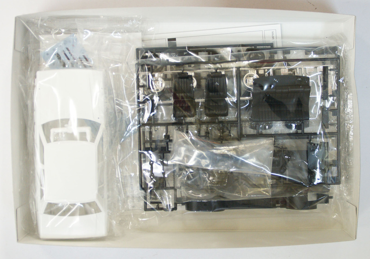 Aoshima 08744 TE71 Toyota Corolla 1600GT Sedan Early Version 1/24
