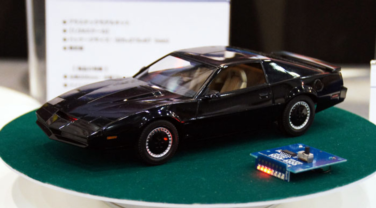 Aoshima 04524 Knight Rider KITT (KitT) Season 1 w/LED Front Scanner 1/24 Kit