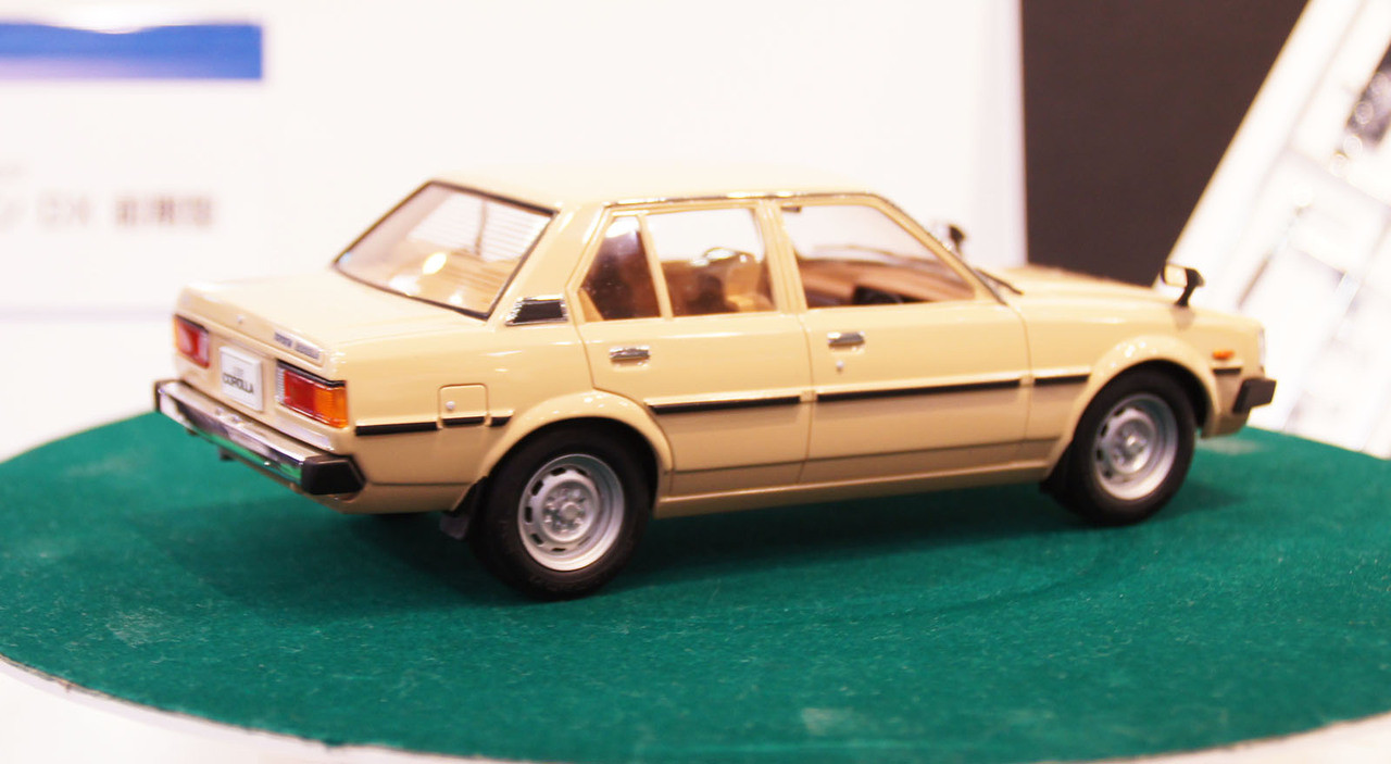 Aoshima 09840 KE70 Toyota Corolla DX Sedan Early Version 1/24