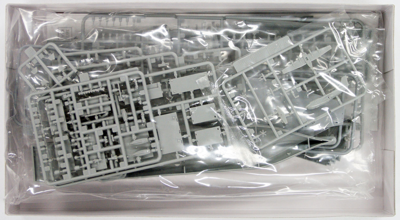 Pit-Road 1/700 JMSDF Defense Ship DDH-181 Hyuga Plastic Model