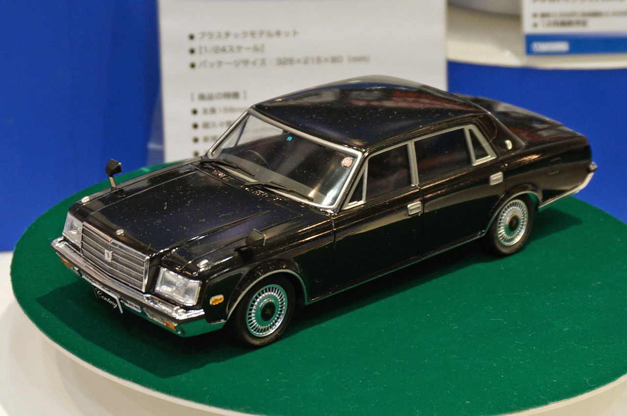 Aoshima 12185 Toyota Century L-type (VG45) 1/24 Scale Kit - Plaza