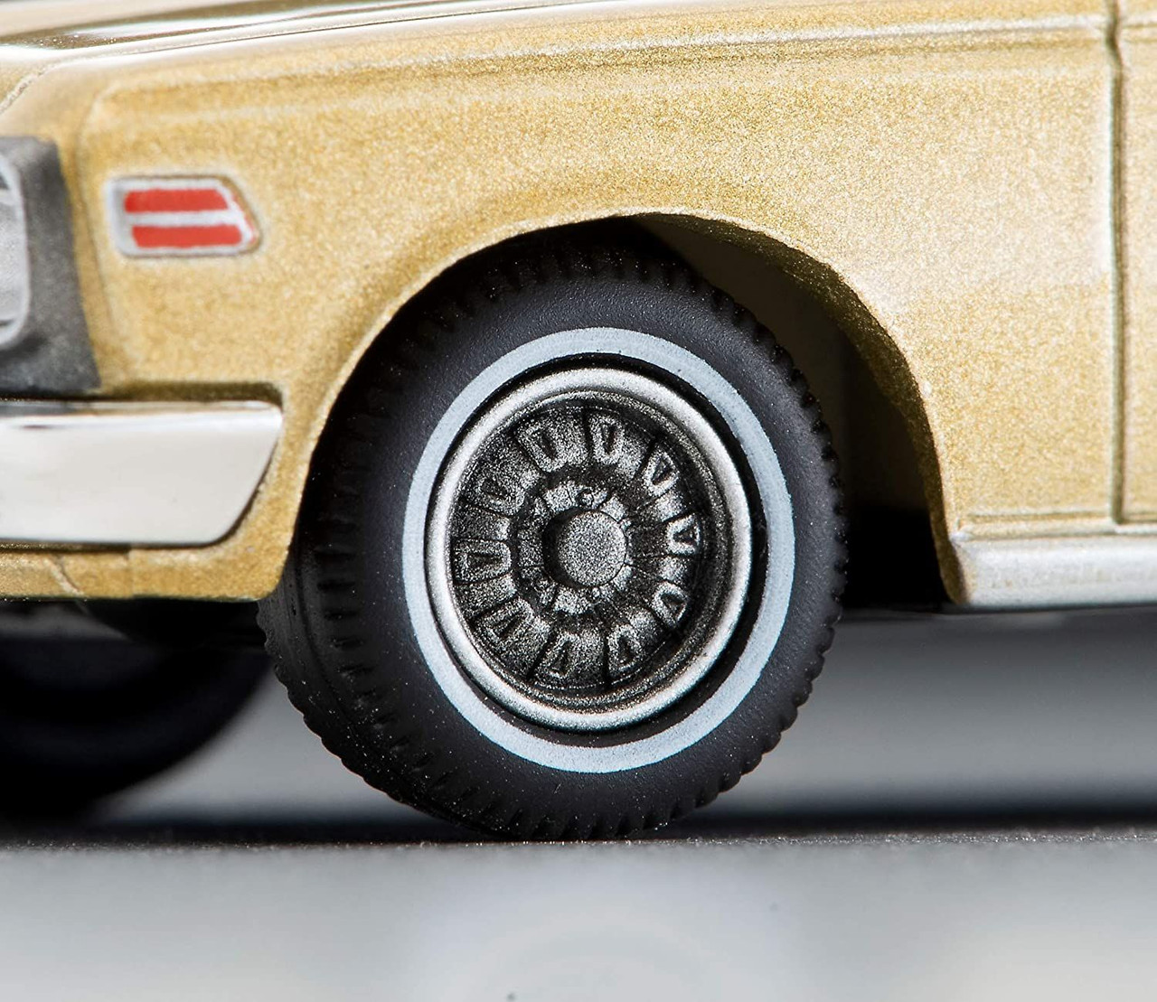 Tomica Limited Vintage 1/64 Toyopet Crown Hardtop Super Deluxe Gold