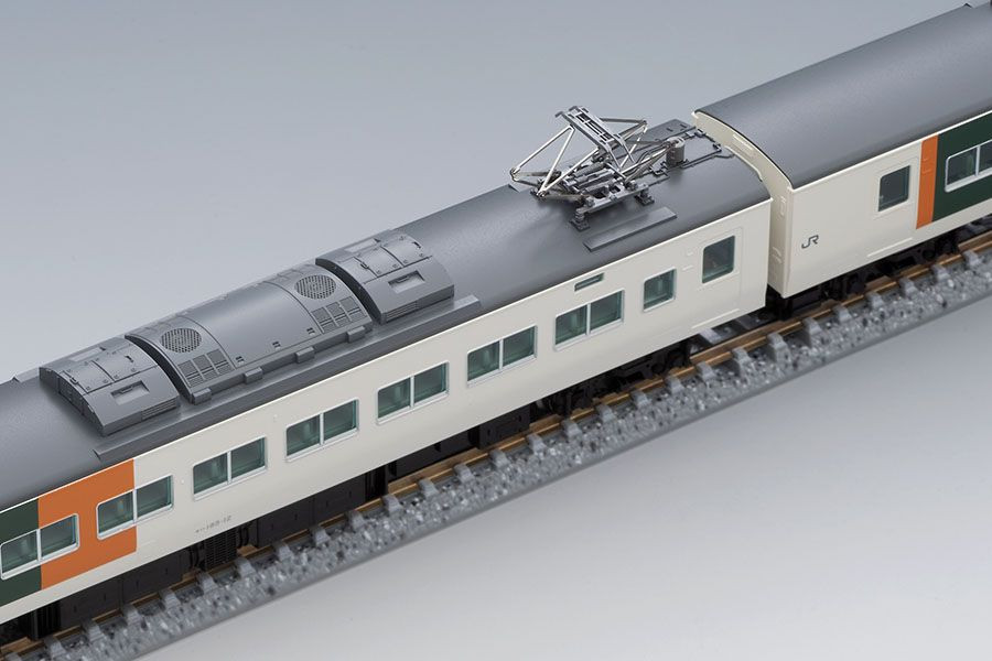 98396 JR Series 185-0 Limited Express Train (Odoriko/New Paint) 5