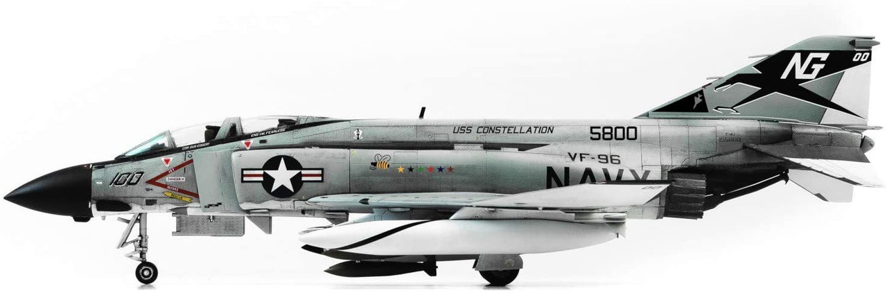 USN F-4J Phantom II `Showtime 100` 1/72 Scale Plastic Model