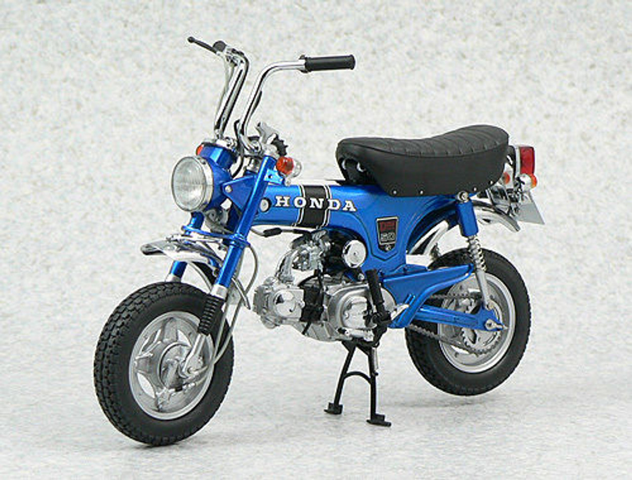 Ebbro 10005 Honda DAX ST50 1969 (Blue) 1/10 Scale