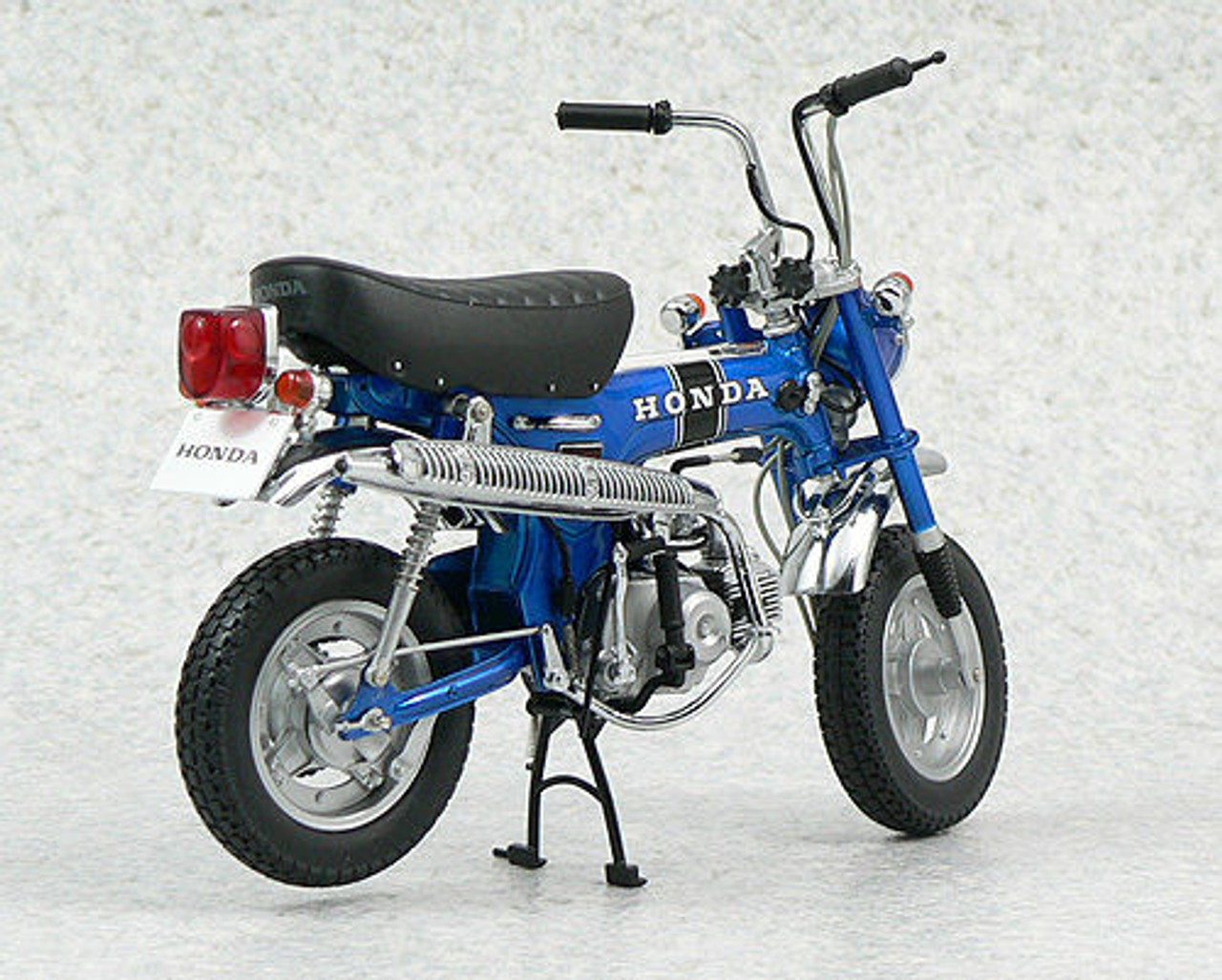 Ebbro 10005 Honda DAX ST50 1969 (Blue) 1/10 Scale